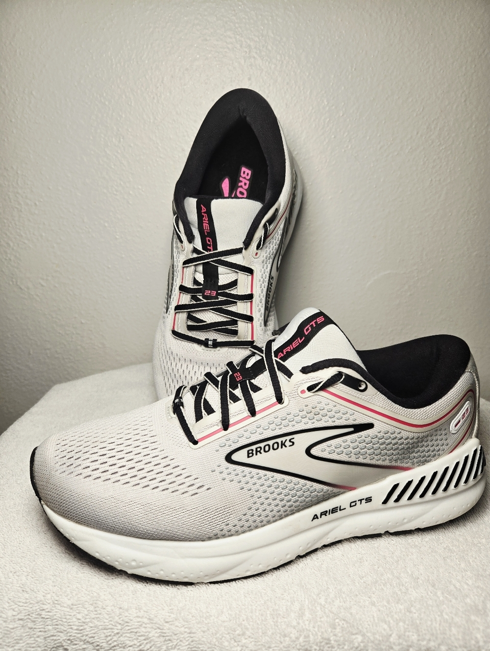Brooks Ariel GTS 23 Women’s Size 9 Medium Chateau Grey Pink Running Shoes